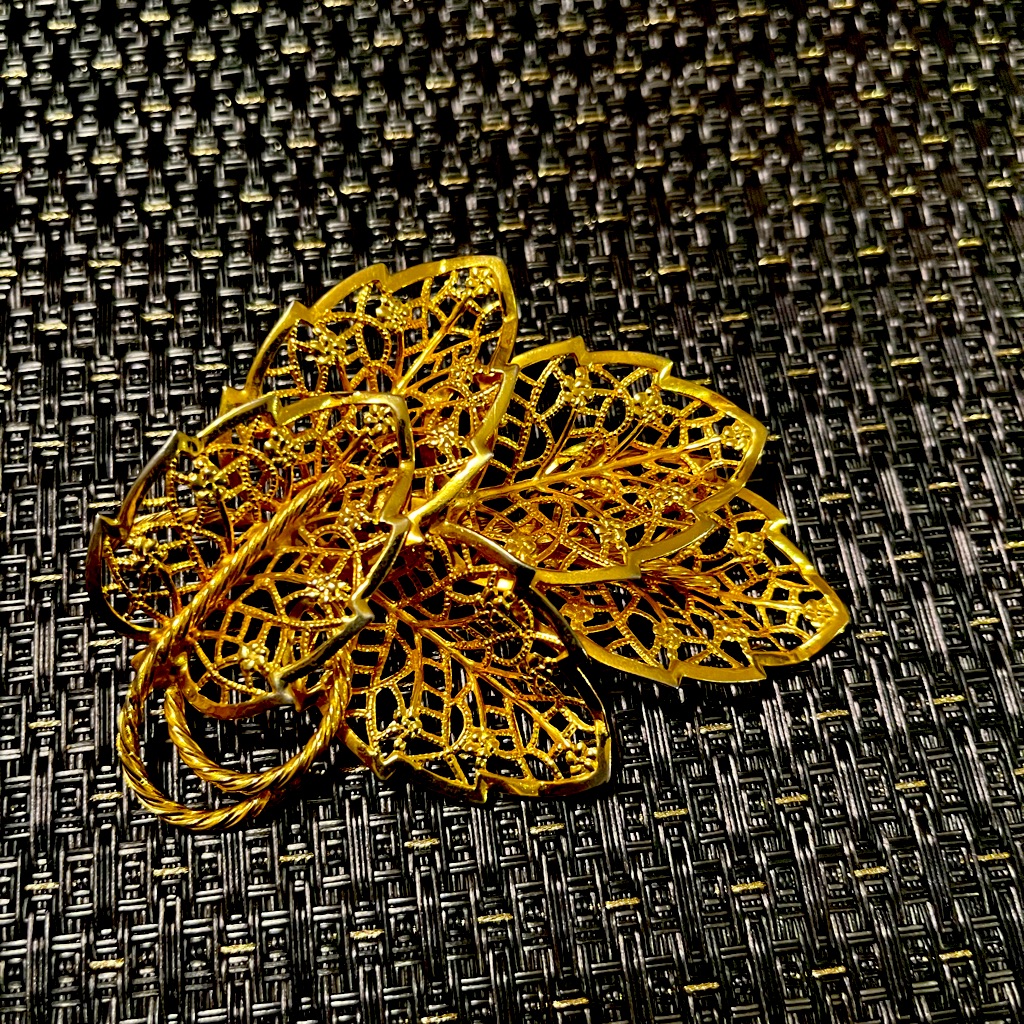 Judy Lee Vintage Gold Tone Signed Leaf Brooch